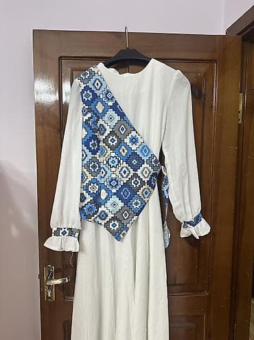 side by side: СРОЧНО ПРОДАЮ ПЛАТЬЯ Одевали только 1 раз на той больше не нужны из-за — 2