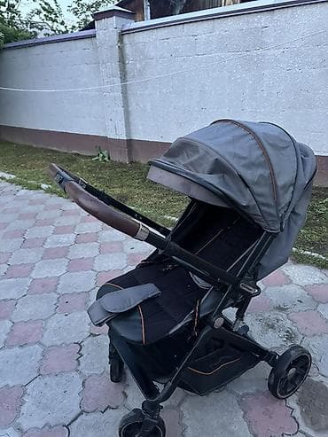 Продаётся удобная и стильная прогулочная коляска в отличном состоянии