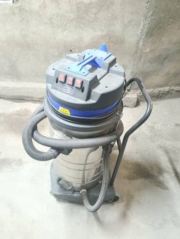 Промышленный пылесос для сухой и влажной уборки. состояние новый