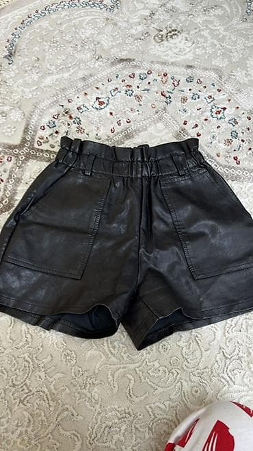 Женские шорты из искусственной кожи - Цвет: черный, матовый финиш -