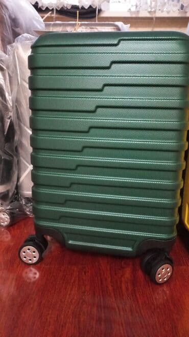 Чемодан, Новый, Маленький (до 40 л), Вращающиеся колеса на 360° at lalafo.kg Чемодан, Новый, Маленький (до 40 л), Вращающиеся колеса на 360°