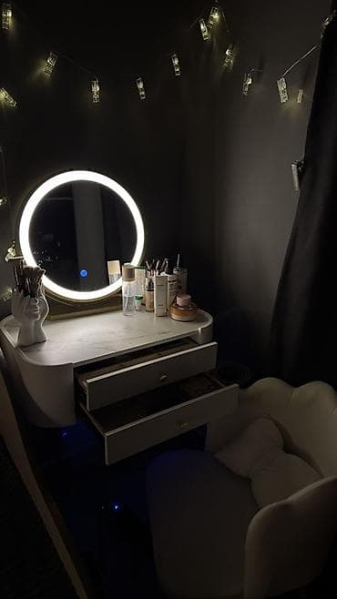 макияжный стол: Покупала недавно, продаю так, как улетаю. Почти новый. Туалетный — 1
