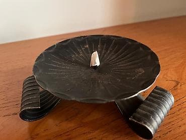 Подсвечник из металла для свечей-таблеток/столбиков малого диаметра