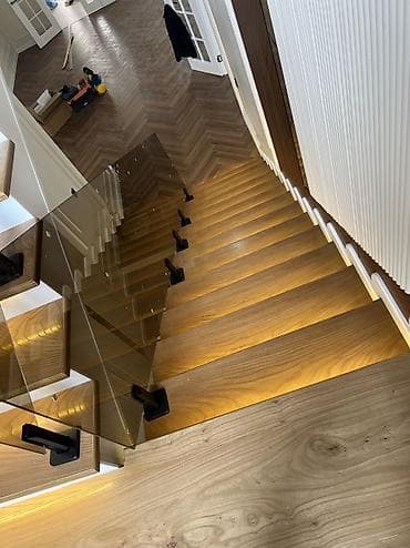 3 bedroom: Деревянная лестница Для дома, Форма лестницы: Прямая, Стиль: Классический — 2