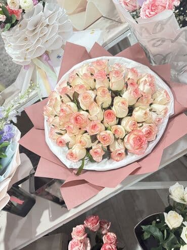 кыз узатуу чакыруу баракчасы текст: Подарочная цветочная корзина в розово‑кремовых тонах. Состав: - — 5
