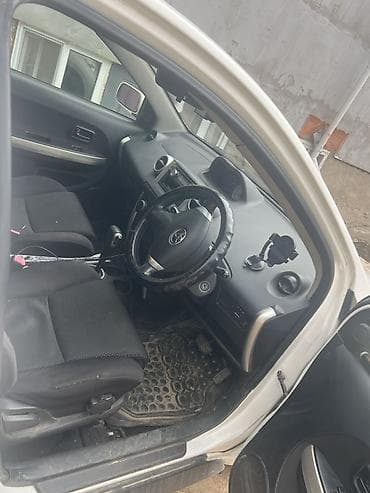 ist: Toyota Ist: 2004 г., 1.3 л, Механика, Хэтчбэк — 3