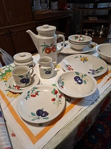 Фарфоровый сервиз с фруктовым декором на 8 персон. Состав набора