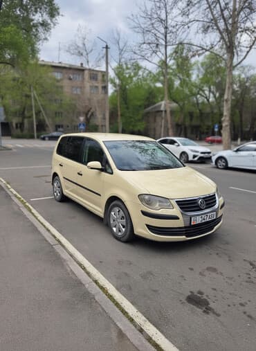 Volkswagen Touran: 2009 г., 1.6 л, Механика, Газ, Универсал at lalafo.kg Volkswagen Touran: 2009 г., 1.6 л, Механика, Газ, Универсал