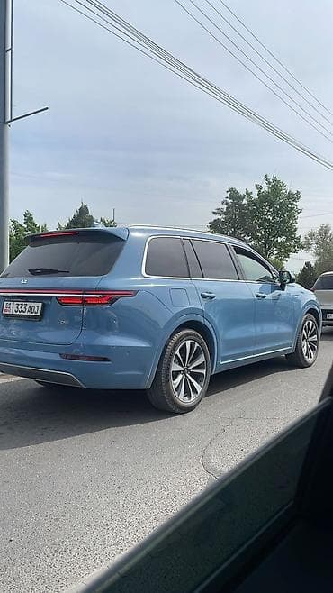 wuling mini ev: Lixiang One: 2022 г., 1.2 л, Гибрид, Кроссовер — 2