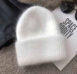 брендовые вещи оригинал: Зимняя шапка, материал- шерсть Ангора в белом цвете, торг будет — 3