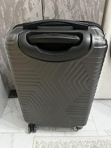 pull and beer: Чемодан, Б/у, Материал: Пластик, Маленький (до 40 л), На колесах — 2