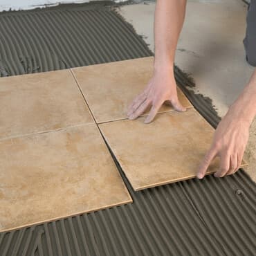 установка плинтус: Укладка плитки на пол | Керамогранитая плитка | Вертикальная укладка, Диагональная укладка, Горизонтальная укладка Больше 6 лет опыта — 2