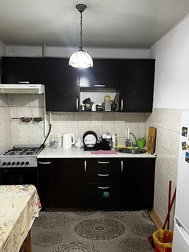 мебельные магазины: 3 комнаты, 58 м², 5 мкр 104 серия, 1 этаж, Требуется ремонт — 7