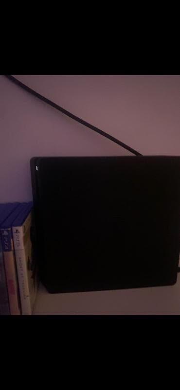 microsoft xbox: Продаю пс4 слим, в подарок дам все нужные провода,юфс 4, 5 джойстика 2 — 1