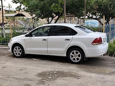 кормушки для животных: Volkswagen Polo: 2014 г., 1.6 л, Механика, Бензин, Седан — 8