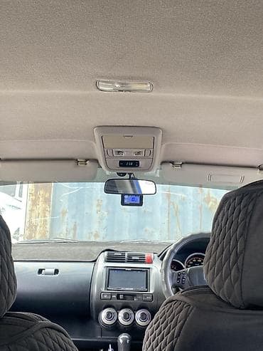 Продажа авто: Honda Fit: 2004 г., 1.5 л, Вариатор, Бензин, Хэтчбэк — 4
