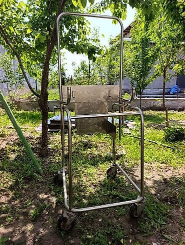 халат мед: Каталка‑стул из нержавеющей стали на колесах. Описание: - Конструкция — 1