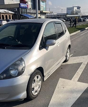 Продажа авто: Honda Fit: 2005 г., 1.3 л, Вариатор, Бензин, Хэтчбэк — 3