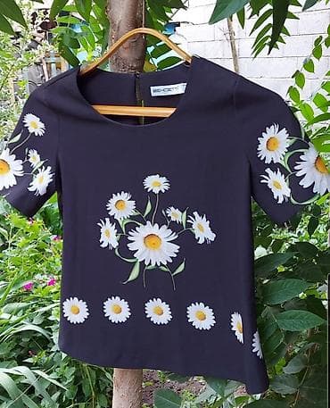 Топ из неопрена
42-44размер 
 новый 
Италия
Центр