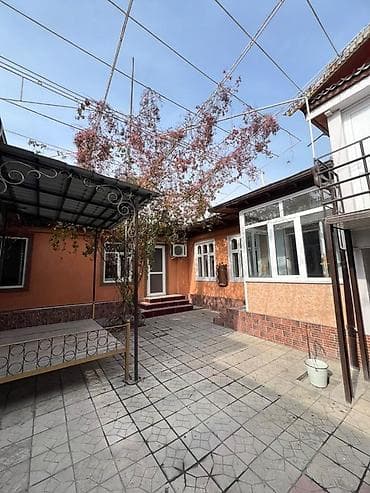 Үйлөр: Продаётся просторный частный дом с благоустроенным двором. - — 9
