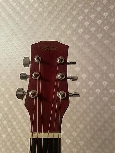 суб борд: Акустическая гитара dreadnought с вырезом (cutaway). - Корпус формата — 6