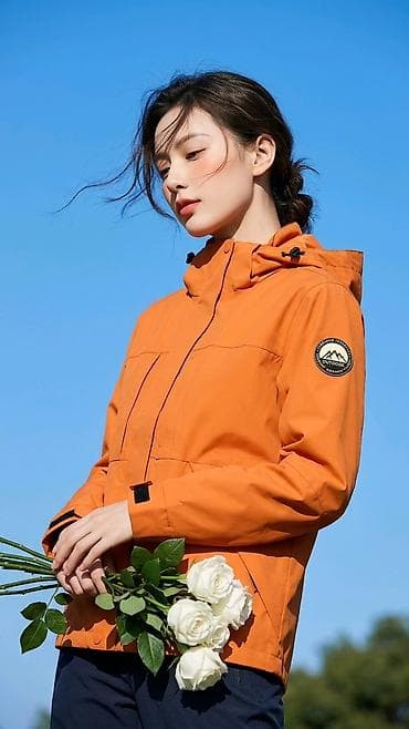 the noth face: Лёгкость, стиль и защита в одном образе 😍 Та самая ветровка, которую — 7