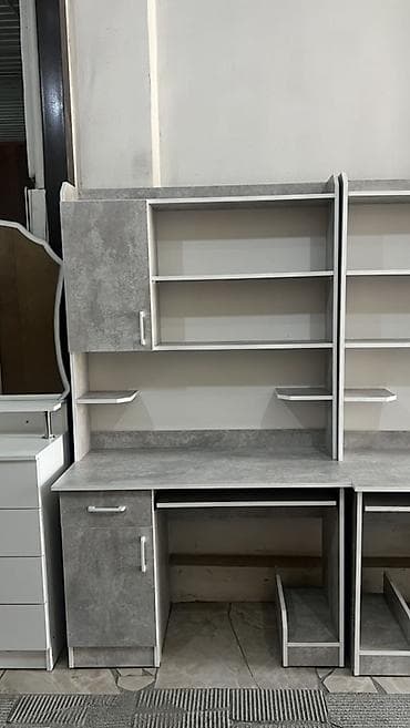 большой компьютерный стол: Компьютерный стол, Новый, С полками — 1