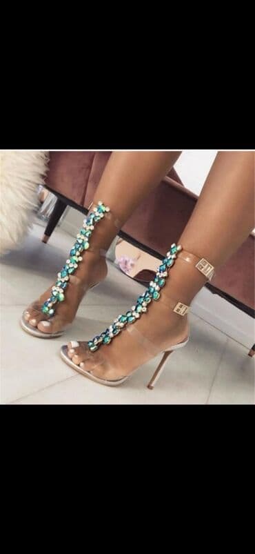 Стильные,новые 36-37 р на заказ покупала за 3700с продаю срочно