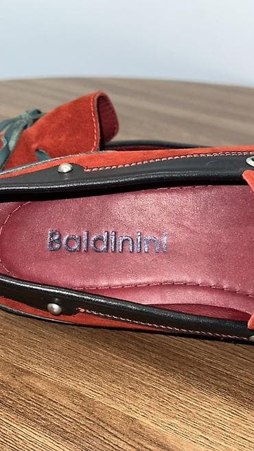 итальянский: Красные замшевые мокасины — модель от итальянского бренда Baldinini — 3