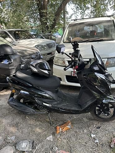 gilera runner: Скутер/максискутер черного цвета Особенности и комплектация: - — 2