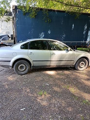 передний: Volkswagen Passat: 2002 г., Ручные, Седан — 2