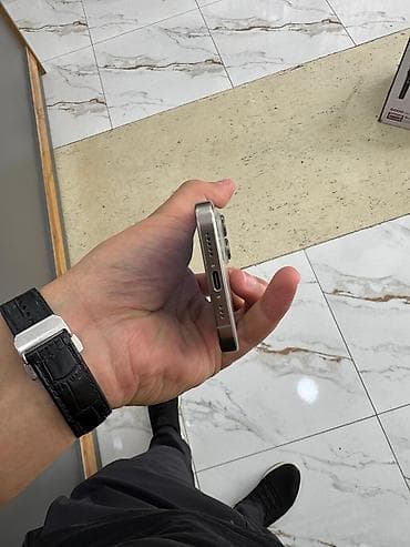 hyperx cloud stinger: IPhone 16 Pro, Natural Titanium — 4