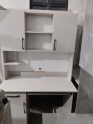 столы разных размеров: Компьютерный стол, С полками — 11