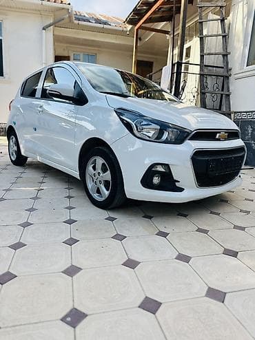 Chevrolet Spark: 2017 г., 1 л, Автомат, Бензин, Хэтчбэк