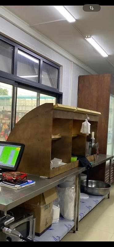 фаст фуда: Продается деревянная полка для фастфуда. Подносы тоже деревянные — 2