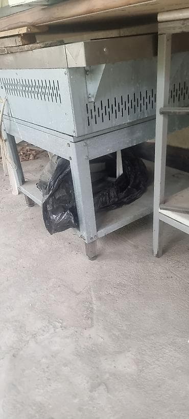 прижимной гриль: Электрическая жарочная поверхность на подставке - Профессиональная — 3