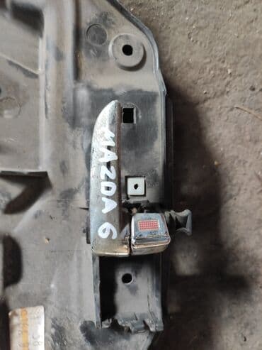 corolla runx: Задняя правая дверная ручка Дверная ручка Mazda Б/у, Оригинал — 1