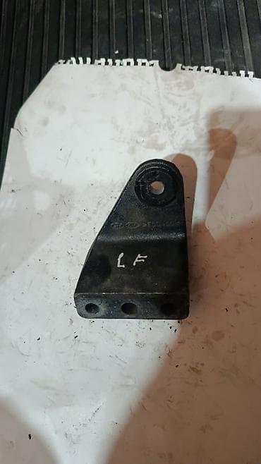 литейный: Кронштейн подвески/крепления (литой чугун FCD450), маркировка LF — 2