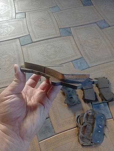 prius 30: Комплект тормозных колодок Toyota Б/у, Оригинал — 1