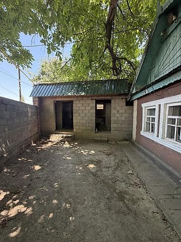 Дома: 📍В Сокулуке продается дом расположенный на участке 10 соток. 🏷️Об — 7