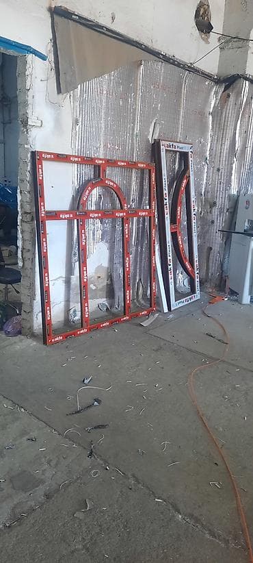 Эшиктер жана комплектөөчүлөр: Буюртмага пластик терезе, Терезе түрү: Витраждык, Фасаддык, Терезенин ачылма көзү, Акысыз орнотуу, Бөлүп төлөө жок — 10