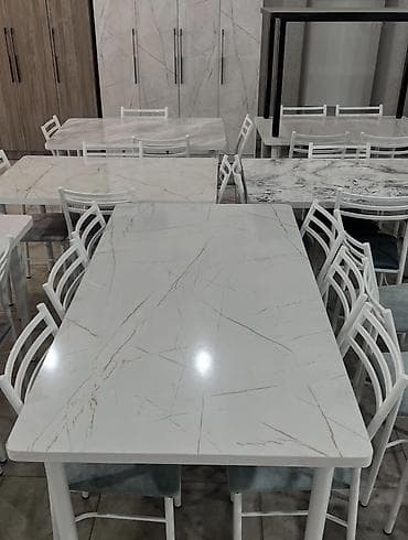 Обеденный стол с прямоугольной столешницей под мрамор - Дизайн