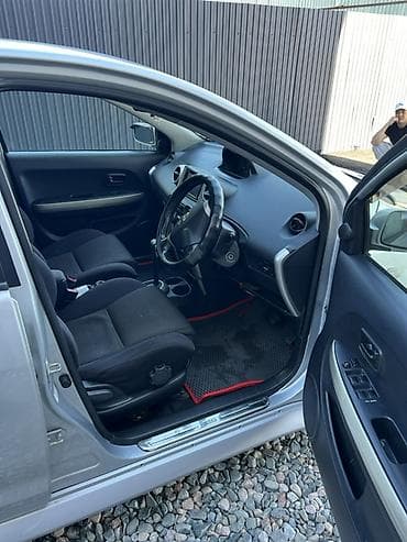 Унаа сатуу: Toyota Ist: 2002 г., 1.5 л, Автомат, Бензин, Хетчбек — 6