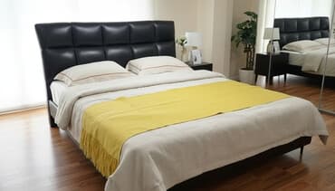 тумба под кровать: Двуспальная кровать с мягким высоким изголовьем - Размер: стандартная — 1