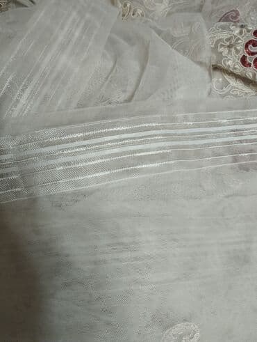 занавеска новый: Продаю новую тюль,две штуки.Цвет эйвори,с камушками.Высота 2.80.ширина — 4