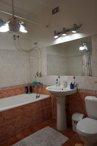 Батирлер: 2 бөлмө, 70 м², Алтын чарчы Сталинка, 3 кабат, Косметикалык оңдоо — 10