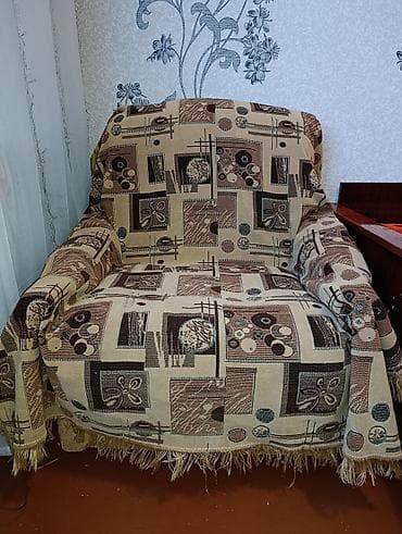 Прямые диваны: Прямой диван, Б/у — 9