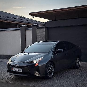 Toyota Prius: 2018 г., 1.8 л, Вариатор, Гибрид, Хэтчбэк