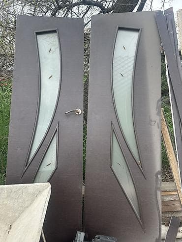 Межкомнатные двери (2 шт.) с декоративным остеклением. - Полотно at lalafo.kg Межкомнатные двери (2 шт.) с декоративным остеклением. - Полотно