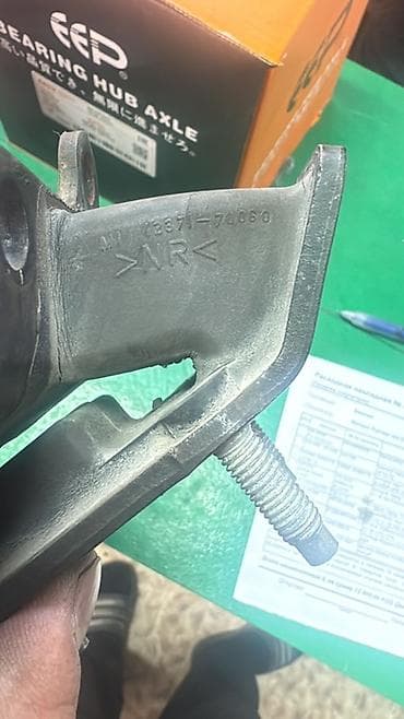 Кронштейн/крепление подвески с интегрированным шпилькой и втулочным at lalafo.kg Кронштейн/крепление подвески с интегрированным шпилькой и втулочным